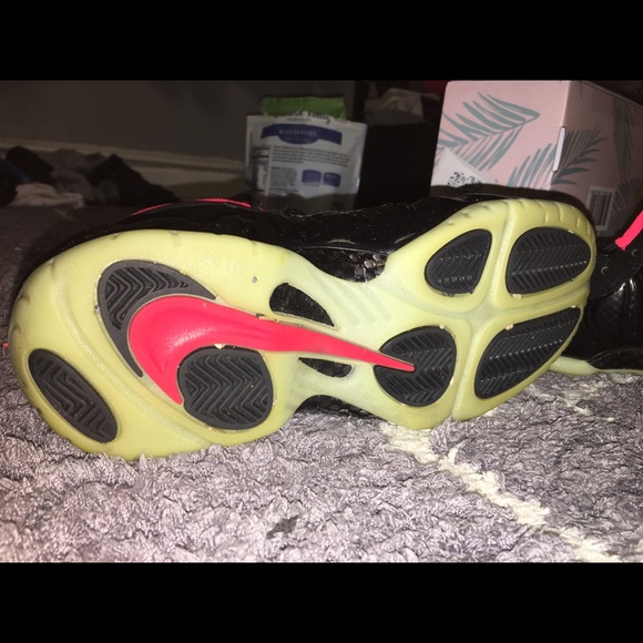 Yeezy foams Sz 8 - Picture 3 of 4